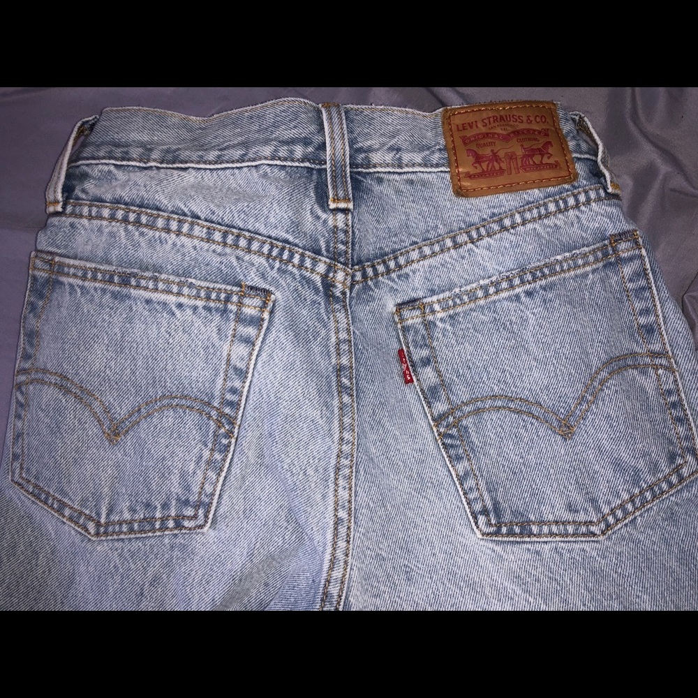 SIZE 24 LEVI BOYFRIEND JEANS